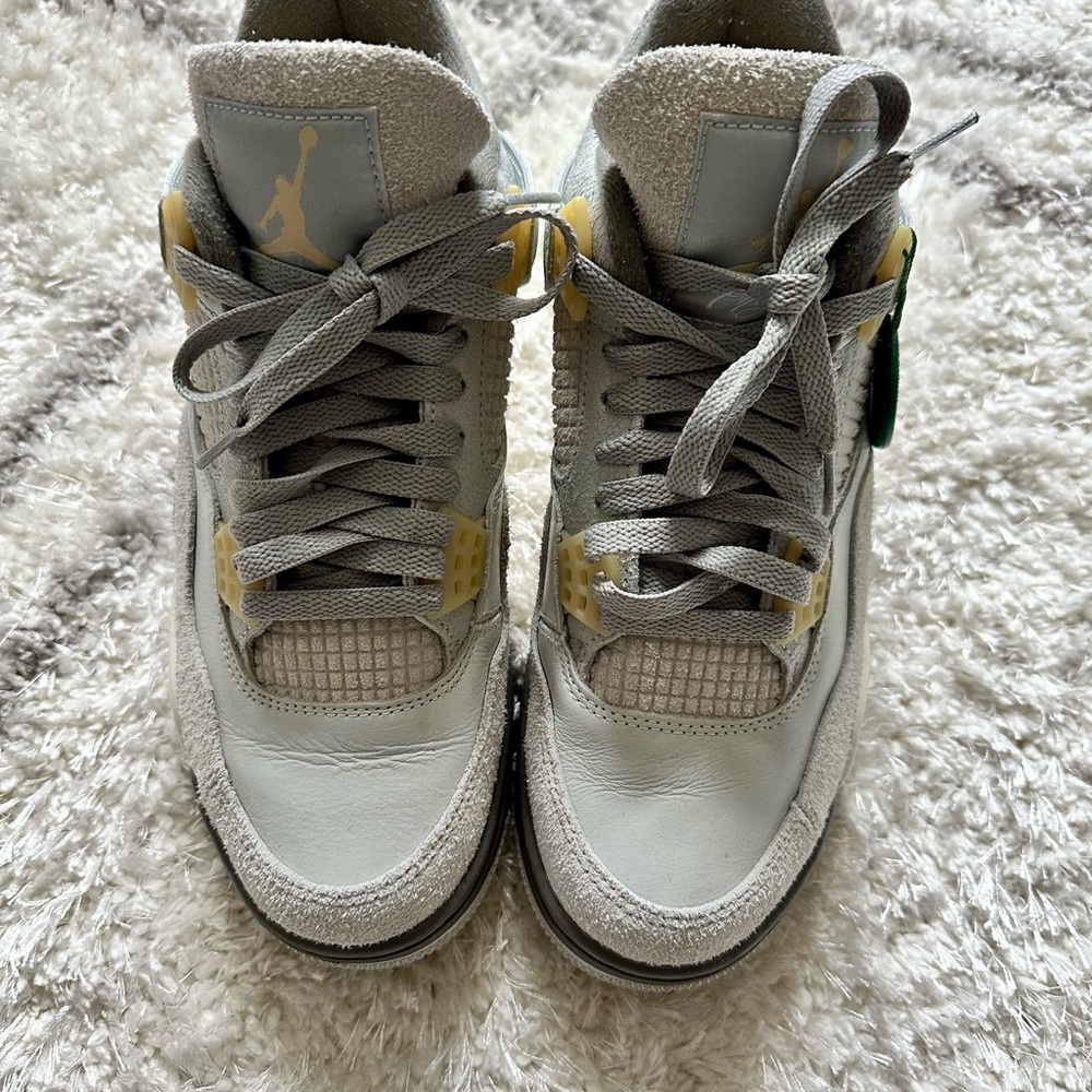 Air Jordan 4 Retro SE Gray Sneakers with Suede Overlays and Air Unit
